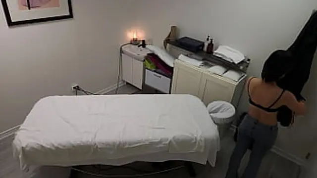 Tiny Japanese girl tempted and pleasureized twice during massage