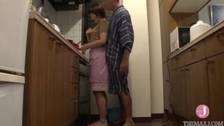 Hot young Japanese bride secretly pleases her father-in-law