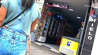 Young woman caught on the street, lets a stranger fuck her in exchange for tips. (I have sex by chance with a stranger).