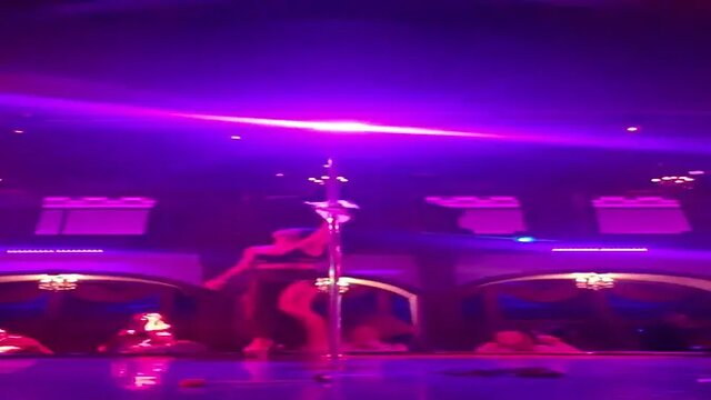 Asian stripper Destiny Mae teases with twerking dance