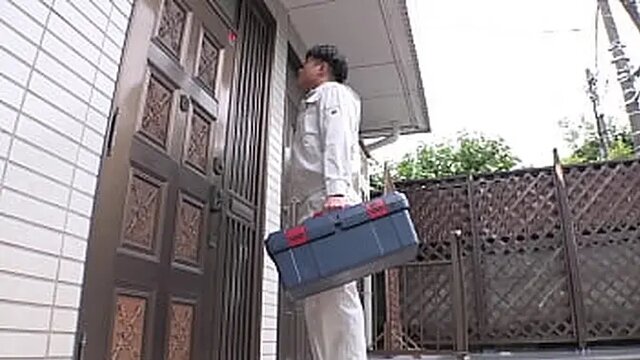 Asian babe gets rubbed and cum on boobs