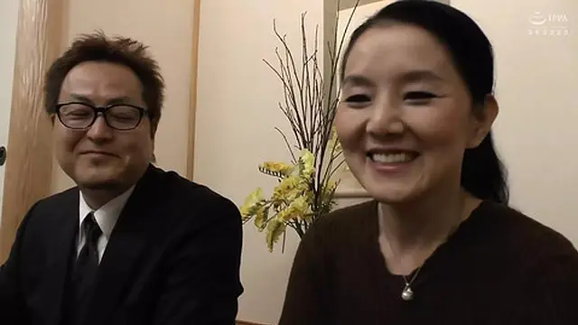 Experienced Couples Enjoying Intense Romance!